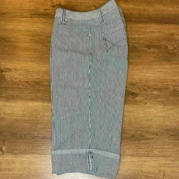 Faded Glory Stretch Women’s Size 10 Cuff Crop Blue Stripe Capri Pants - Picture 3 of 7